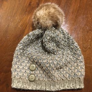 NWOT Super soft beanie with pouf